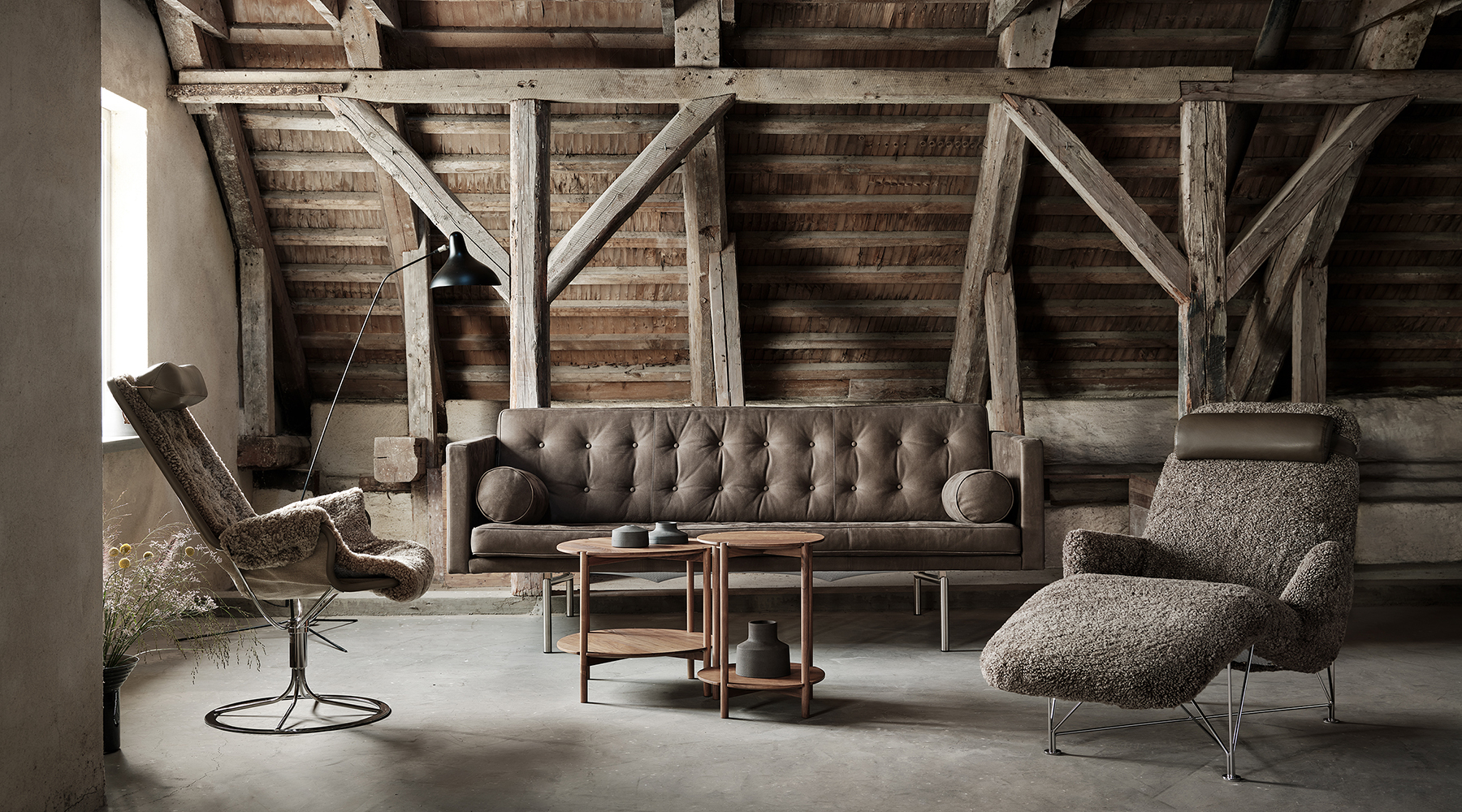 furniture_easy-chair_superspider_sheepskin_pie_1_jetson-ritzy-original_hero19800x1000
