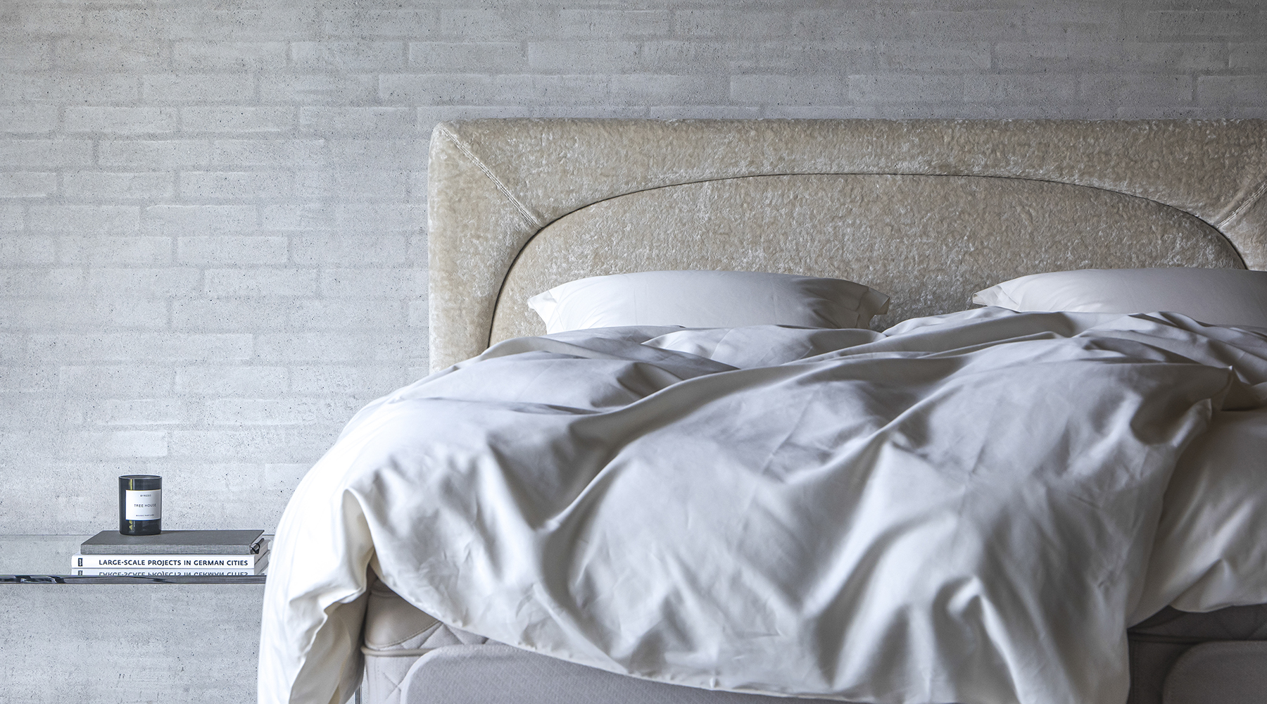 bed_adjustable_dux-motion_sustainable-comfort_pie_comfort_2-original_hero